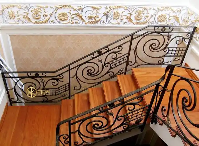 首页 楼梯扶手 高端铁艺楼梯—013伟阔高端别墅铁艺楼梯扶手厂家直销