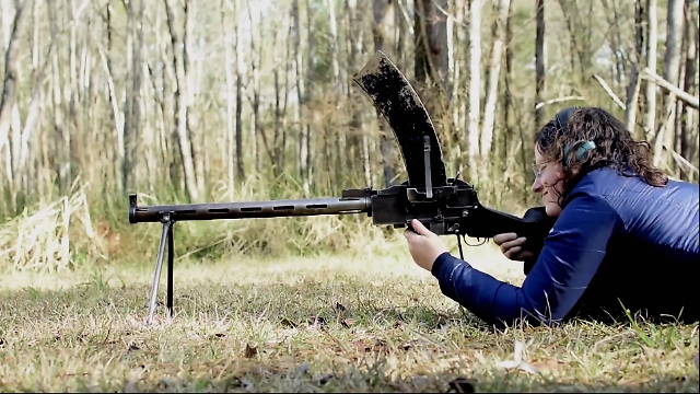 少见的麦德森m1914轻机枪它的供弹方式很像日本歪把子