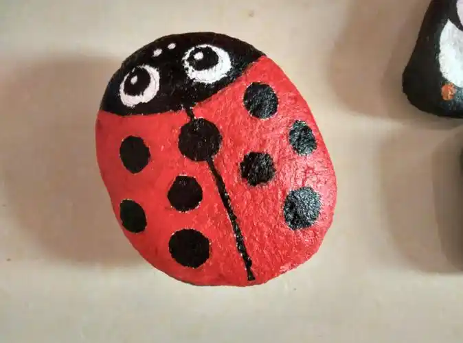 赤土店镇中心幼儿园石头画欣赏