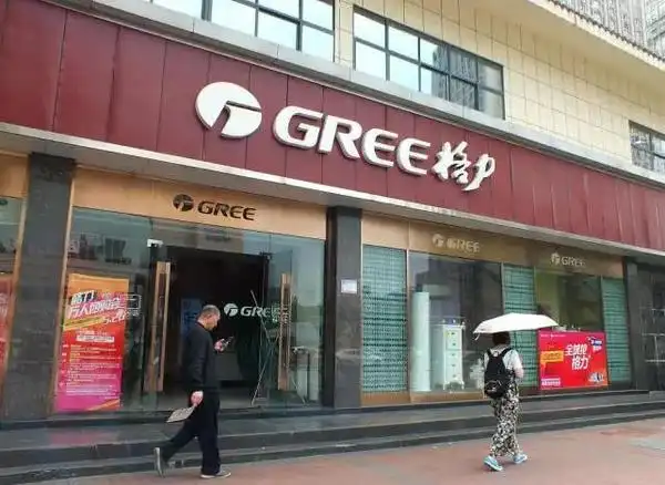 他在会场门口签到,提交了自己的姓名,机构名称,身份证号