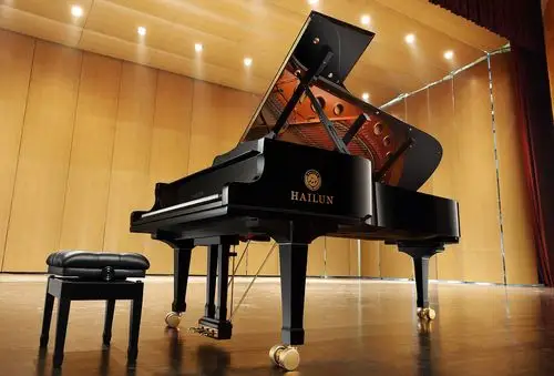 选好钢琴,让黑白键弹出彩色梦