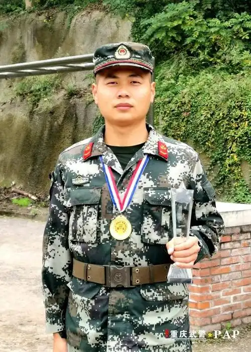 近日,武警重庆总队隆重举行2021年度军人运动会暨创破纪录活动,设置