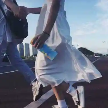 拉手奔跑爱人部位头像