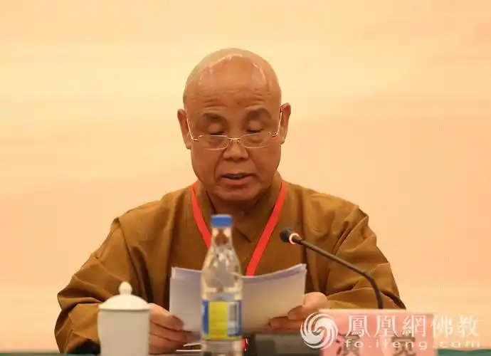 中国佛教协会会长演觉法师在座谈会上讲话(图片来源:凤凰网佛教)