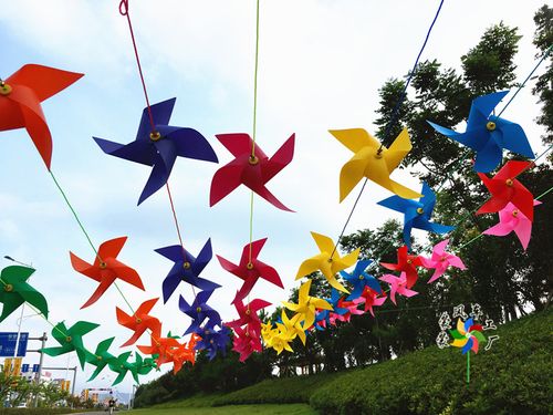 风车幼儿园旋转悬挂玩具户外塑料儿童批发装饰风车