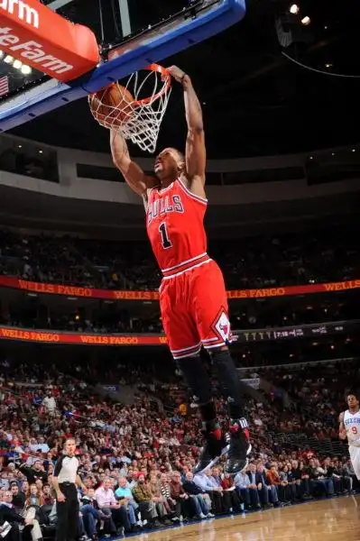 图文常规赛公牛829876人罗斯双手挂筐