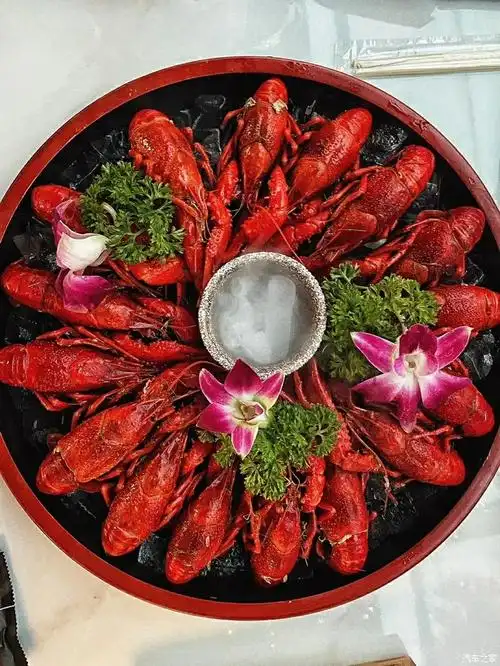 原味的龙虾,摆盘真好看,精致.
