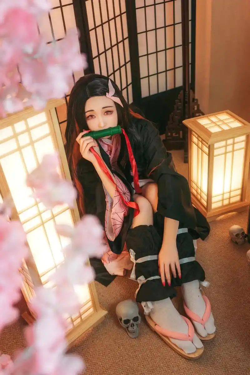 鬼灭之刃灶门祢豆子cos.#二次元 #抖音图文 #人像摄影  - 抖音