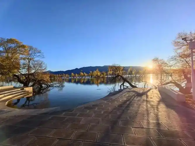 文明旅游在鹤庆黄龙潭邂逅一池春水