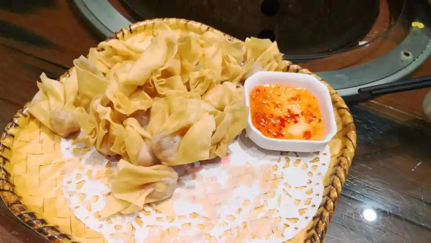 油炸馄饨拼油炸鲜奶