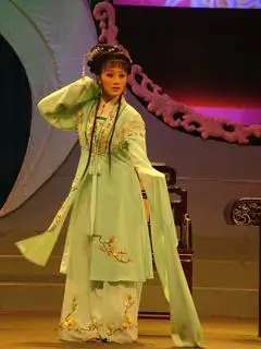 com  2006年08月29日 14:24 来源: 姓名: 董鉴鸿 行当: 花旦 流派