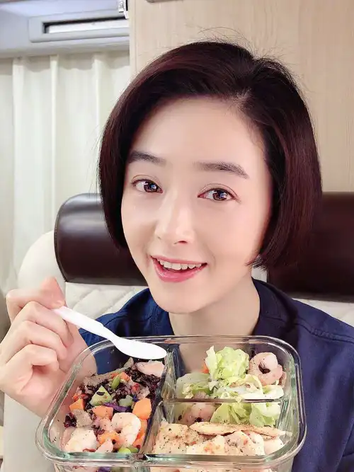 36岁蒋欣一瘦啥都有,大方公开健康餐单,这样吃你也会瘦得惊艳!