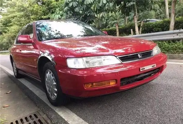 五代雅阁的时代传奇 二十岁的红色五代本田雅阁