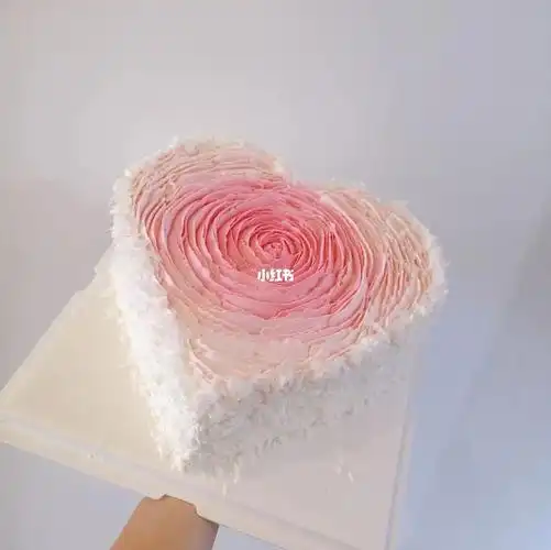 粉色渐变心形款蛋糕