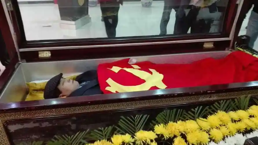 沉痛悼念白阳同志