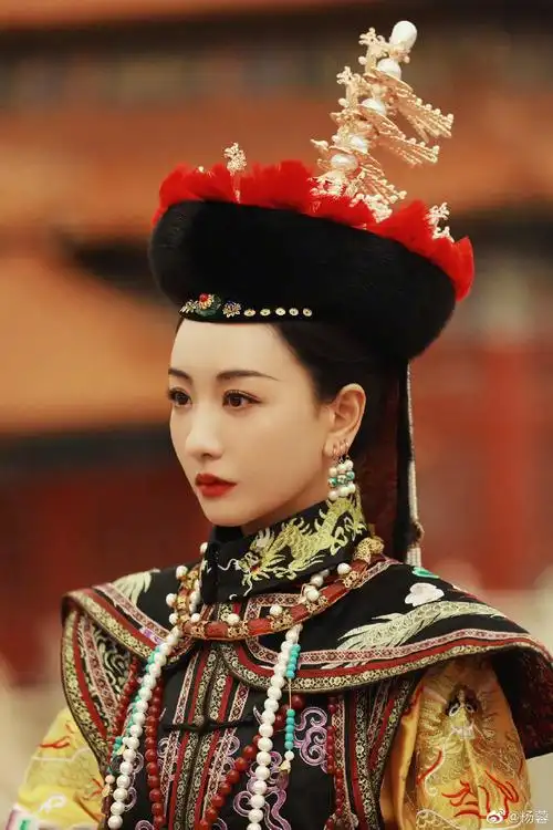 古装造型好绝,这真的是皇后吧,姐你到底什么时候再拍古装剧,简直不要