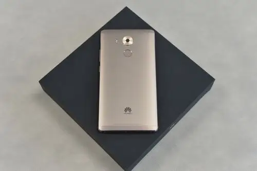 [组图]华为mate 8摩卡金版:金属商务的新色选