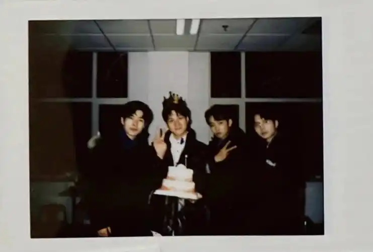 话说真的好喜欢这种拍立得呜呜22岁的石凯给我猛猛开心!生日快乐!