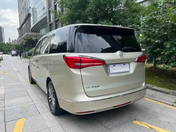 别克gl8高配 21.68万元 车型:商务车 车体颜色:金色 - 抖音