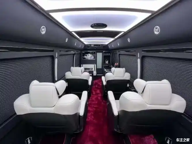 近日,金华平行进口车商务车旗舰店店内考斯特中东版现车销售,颜色可选