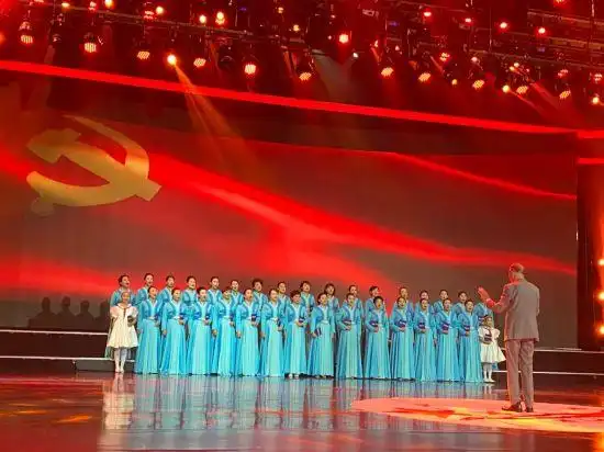 唱支山歌给党听敕勒川女记者合唱团用歌声抒发对党的深情与祝福