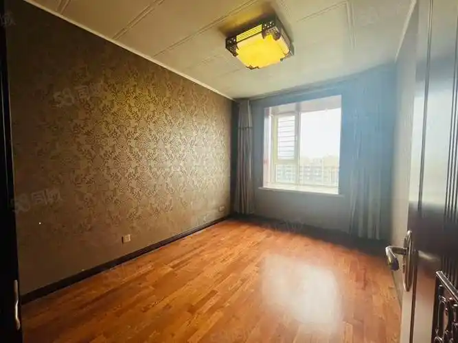 新晋祠路澳林滨河花园豪装三居室家电齐全拎包入住