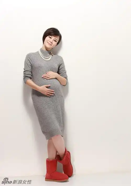 姚晨曝素颜内衣孕照 盘点女星时尚大肚照(图)