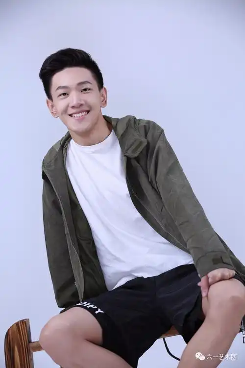 六一学长张琛从六61一艺术团到中央戏剧学院