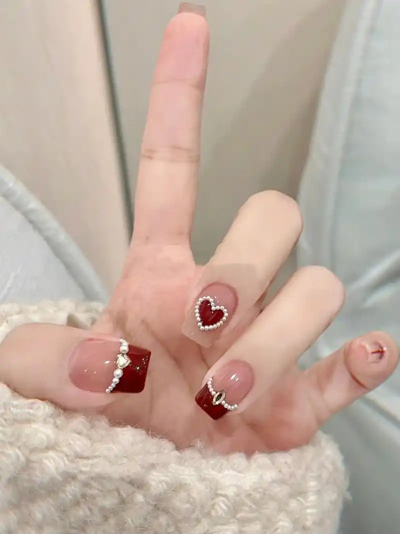 少女感爆棚新年爆闪烟花显白元气爱心美甲  哇,看我新做的美甲look