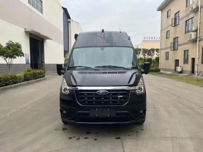 福特新世代长轴高顶柴油自动挡房车整车四