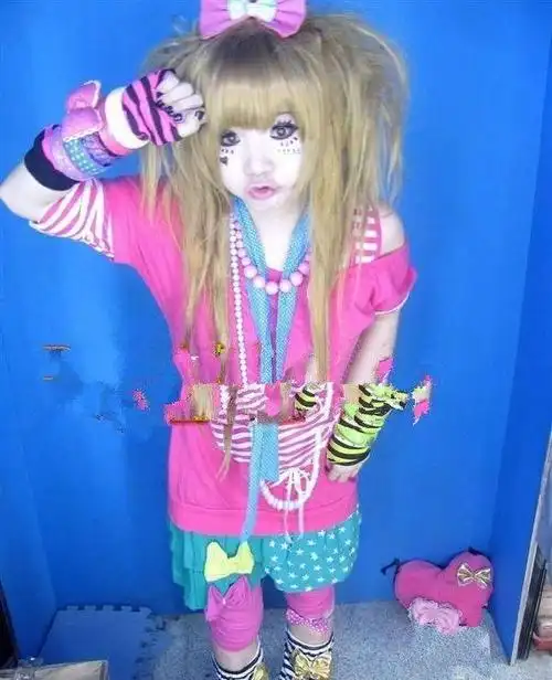 曾经14岁的杀马特女生跳个舞摆个姿势就被称为顶级美女