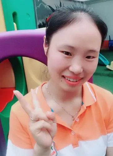 这里的每个孩子都天真可爱,同事们也都很热情友好,天天