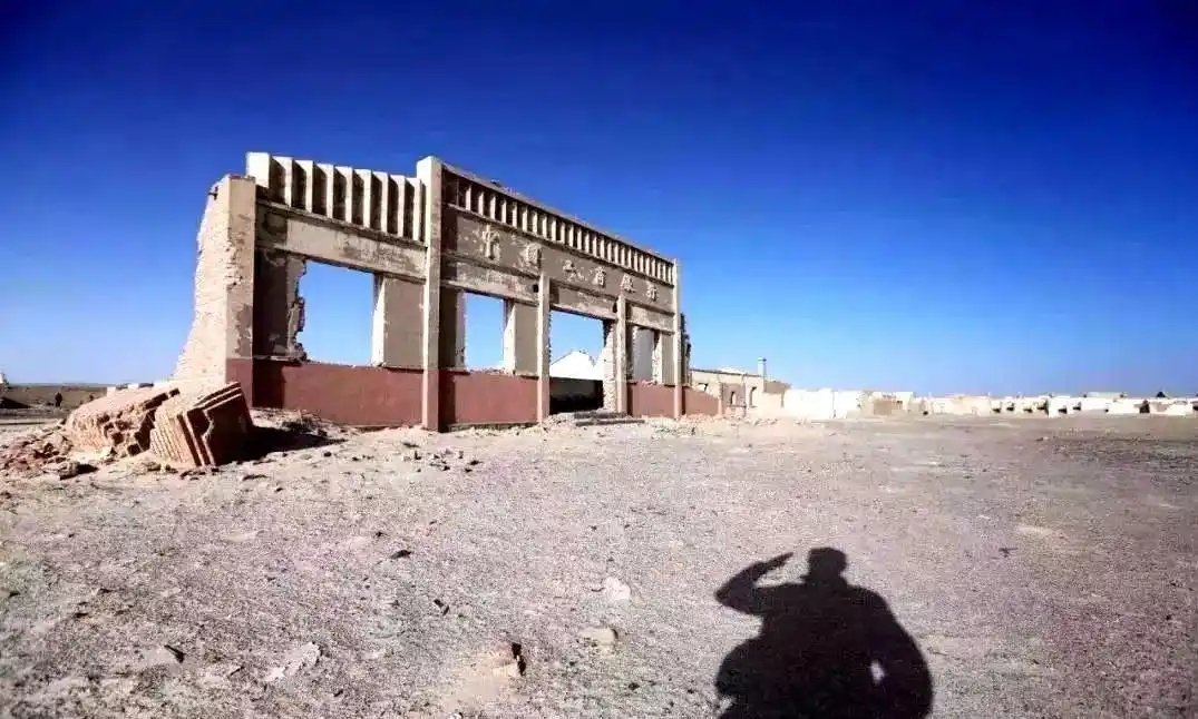 世界第三极的断壁残垣宇宙行网点遗址矗立戈壁滩上