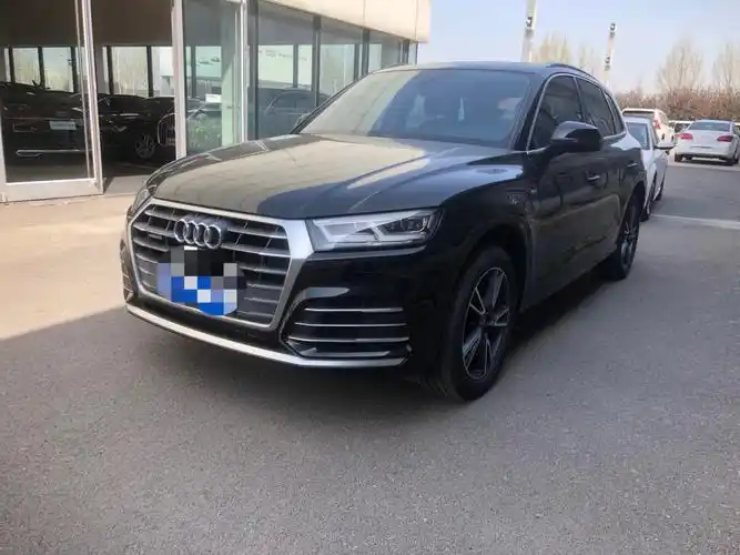 奥迪q5l2020款40tfsi荣享时尚型