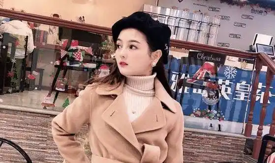 "袖珍美女"黄韵伊:初中辍学如今年入百万,颜值出众追求者甚多_父母