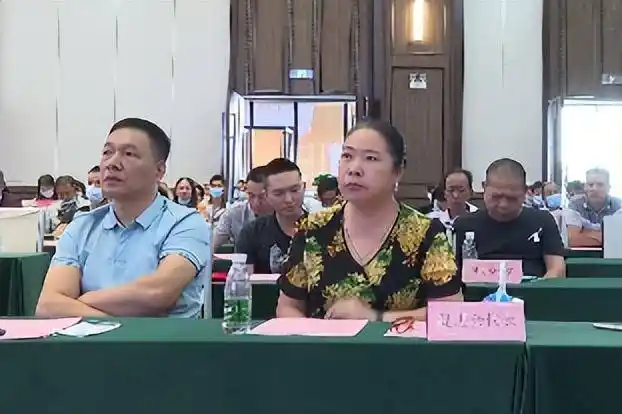 五经富镇党委政府,揭西县大洋教育发展促进会和广东宏和集团相关负责