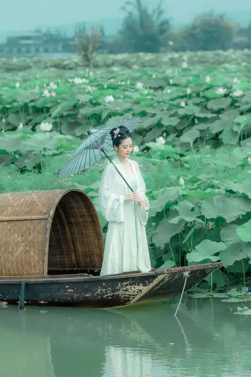 古风荷花少女汉服