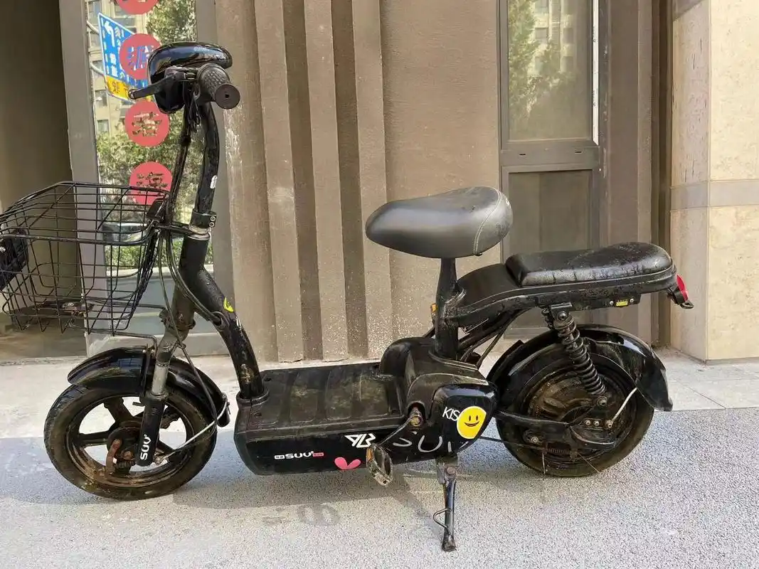 六百来块钱的二手电动车 续航二十五公里左右,带牌带充电器,质保三个