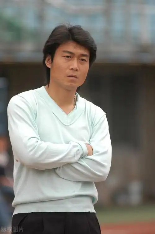 举个足球的例子,当年足球搞过任意球大师赛,中国球员申思受邀参加,在