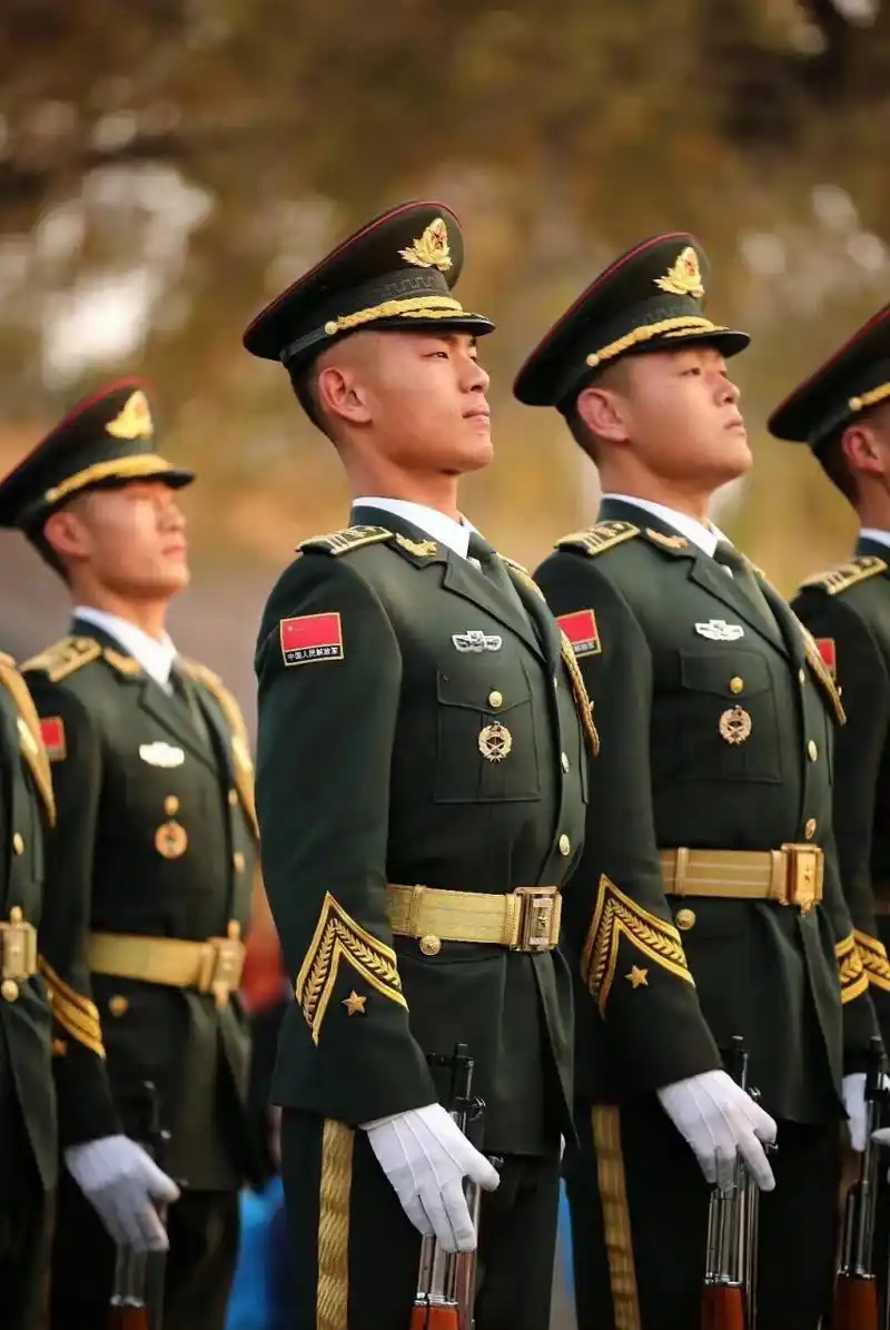 英姿飒爽,中国军人 敬礼!