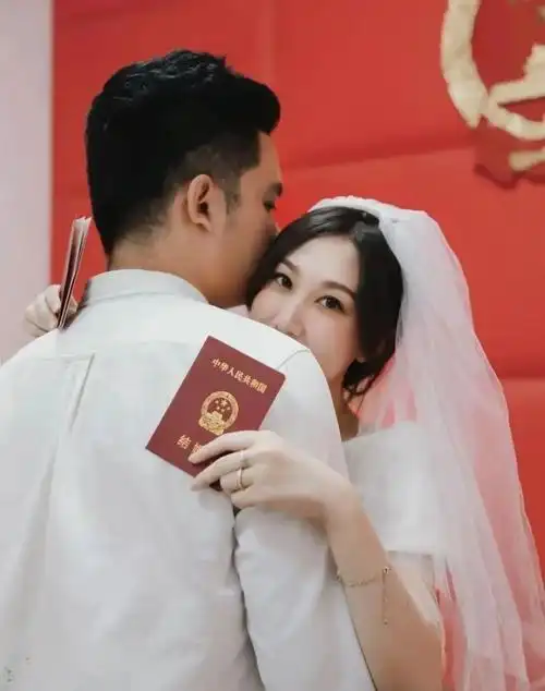 在剧本杀里求婚他们的爱情是偶像剧照进现实