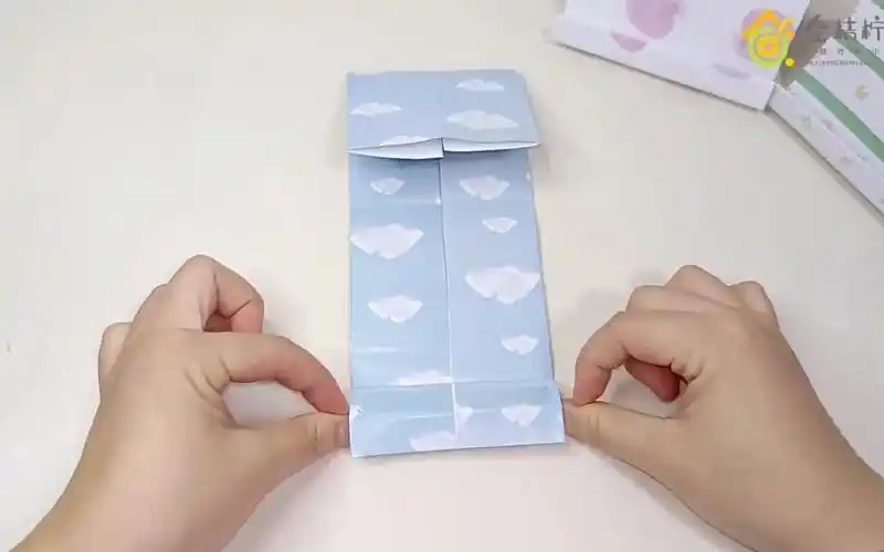 手工制作折纸手机支架,一张折纸即可完成,简单实用,快来试试吧