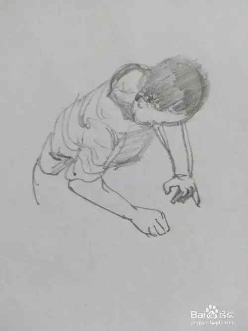 怎么画低头画画的小男孩