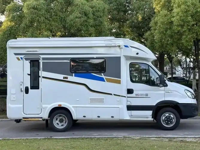 【二手房车】23年500公里准新新星依维柯小额头房车