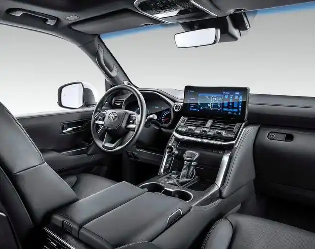 全新丰田陆巡几大变化内饰终于值钱了主打v6双涡轮10at组合