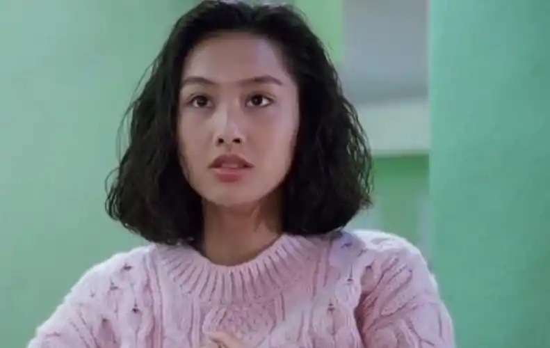 当时的朱茵不过才上大二,能被邀请出演这部电影,是何其幸运的事.