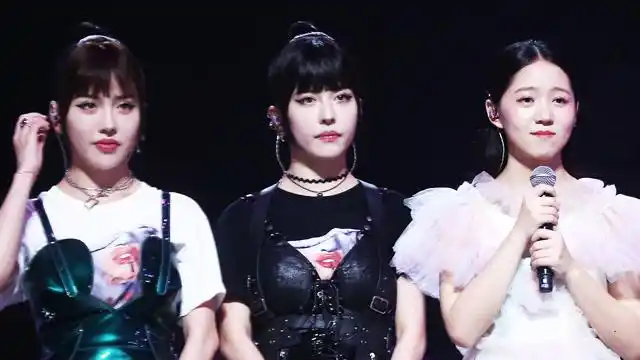 明日之子:冯希瑶用歌词表白粉丝,by2明日小结华晨宇直言为她们骄傲