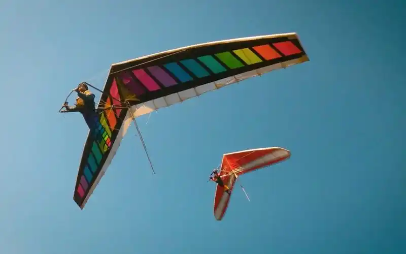 滑翔伞视频:the beauty of aerobatic hang gliding