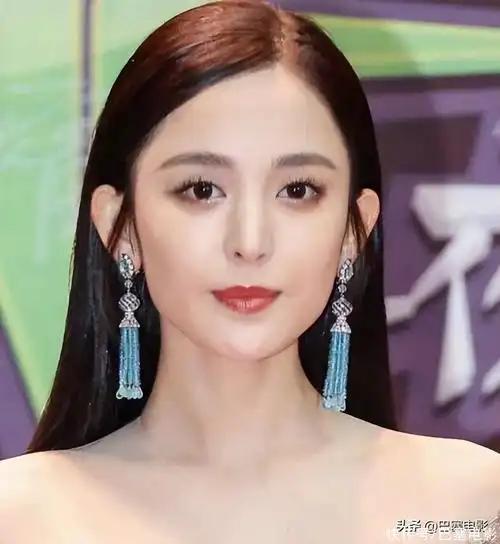 继续调整后,原本好看的小翘鼻也有了夹捏感,鼻翼后缩的情况也非常明显