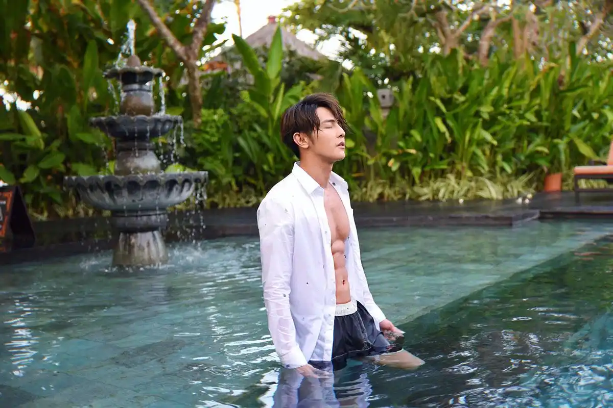 汪东城写真秀身材巧克力腹肌荷尔蒙爆棚